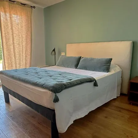 Pineto Бигулья